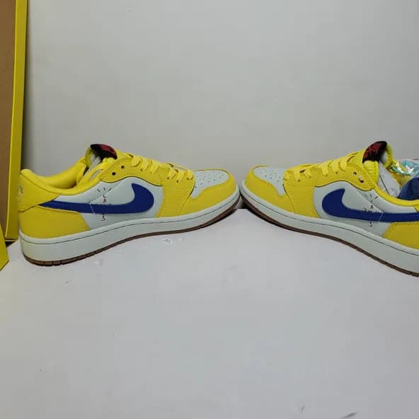 Travis Scott x Air Jordan 1  Low OG Canary - Image 4