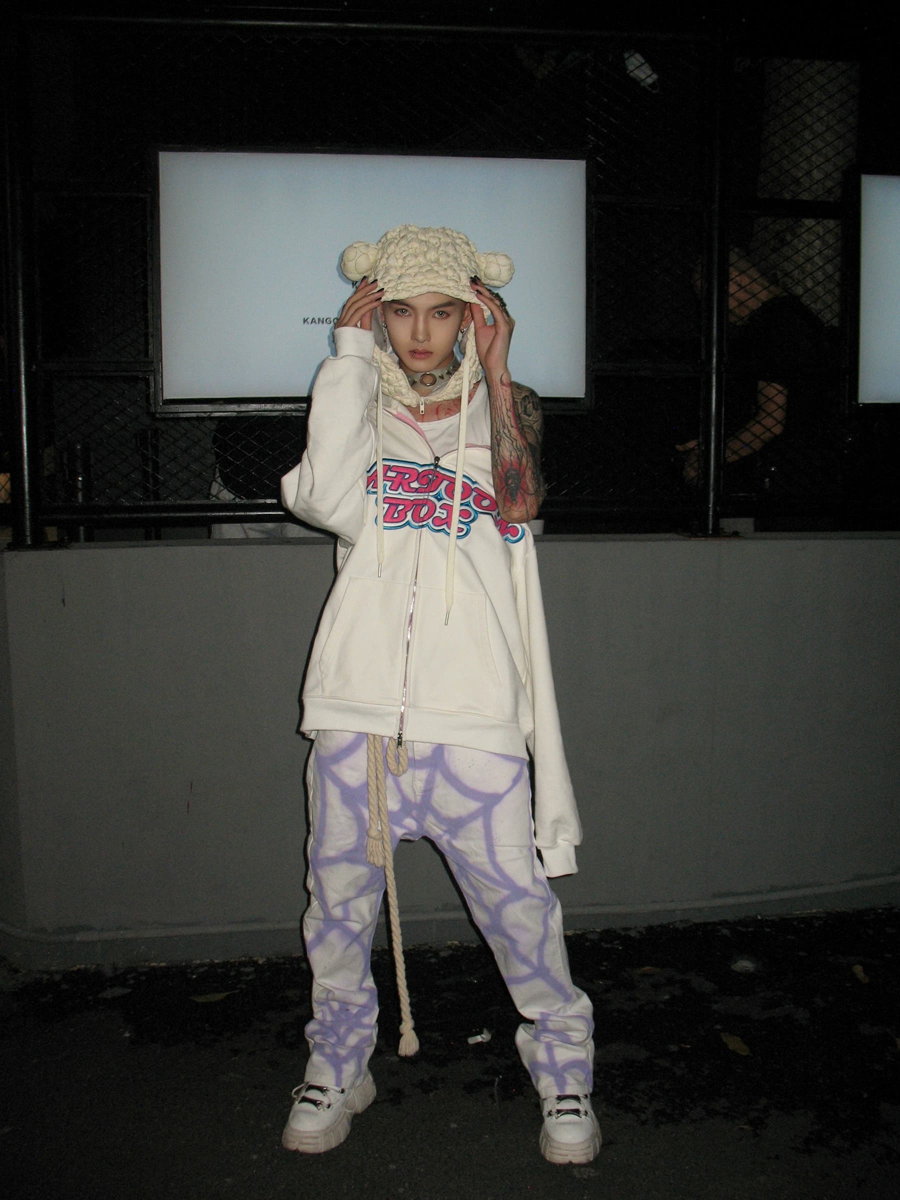 【wu! 伍称所】Original spray-painted purple spider dark ripped micro-flared casual pants men's and women's jeans - JoyaGoo Spreadsheet