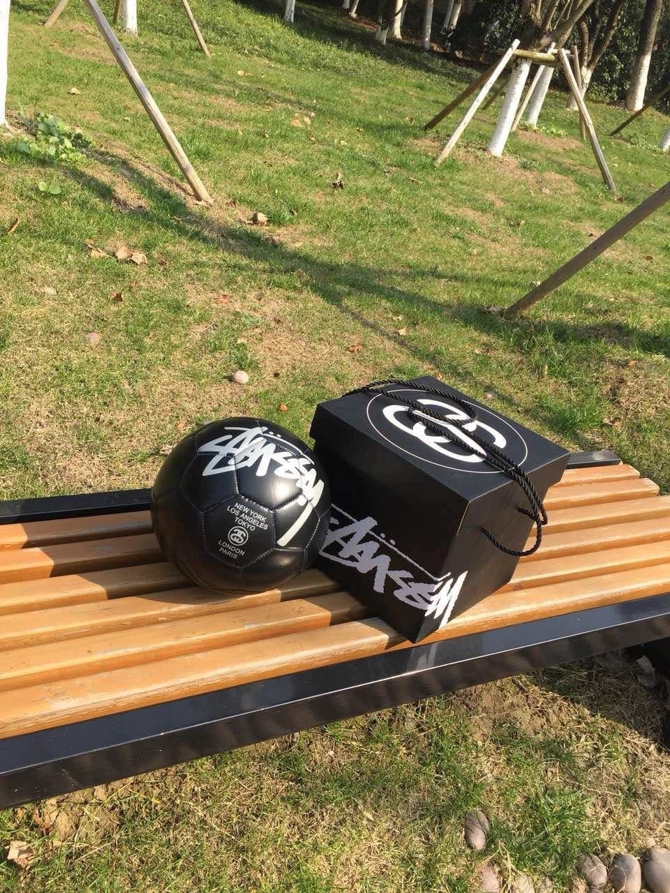 足球19年出口日本原单正品 stussy 世界巡演经典限量版足球，  采用高档PU材质 球体不受温度影响 不易产生 - JoyaGoo Spreadsheet