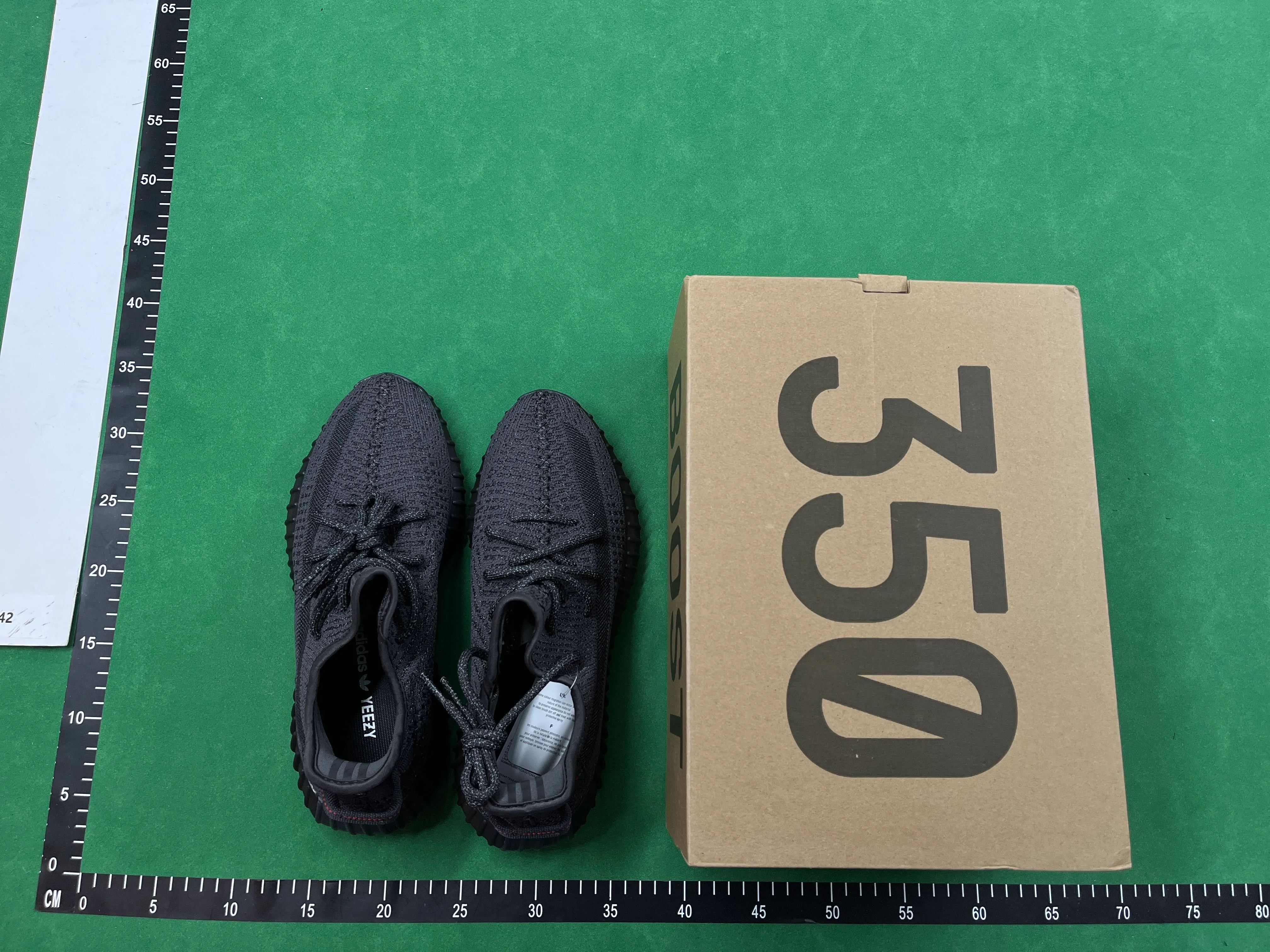 Yeezy 350 v2 – photo 2