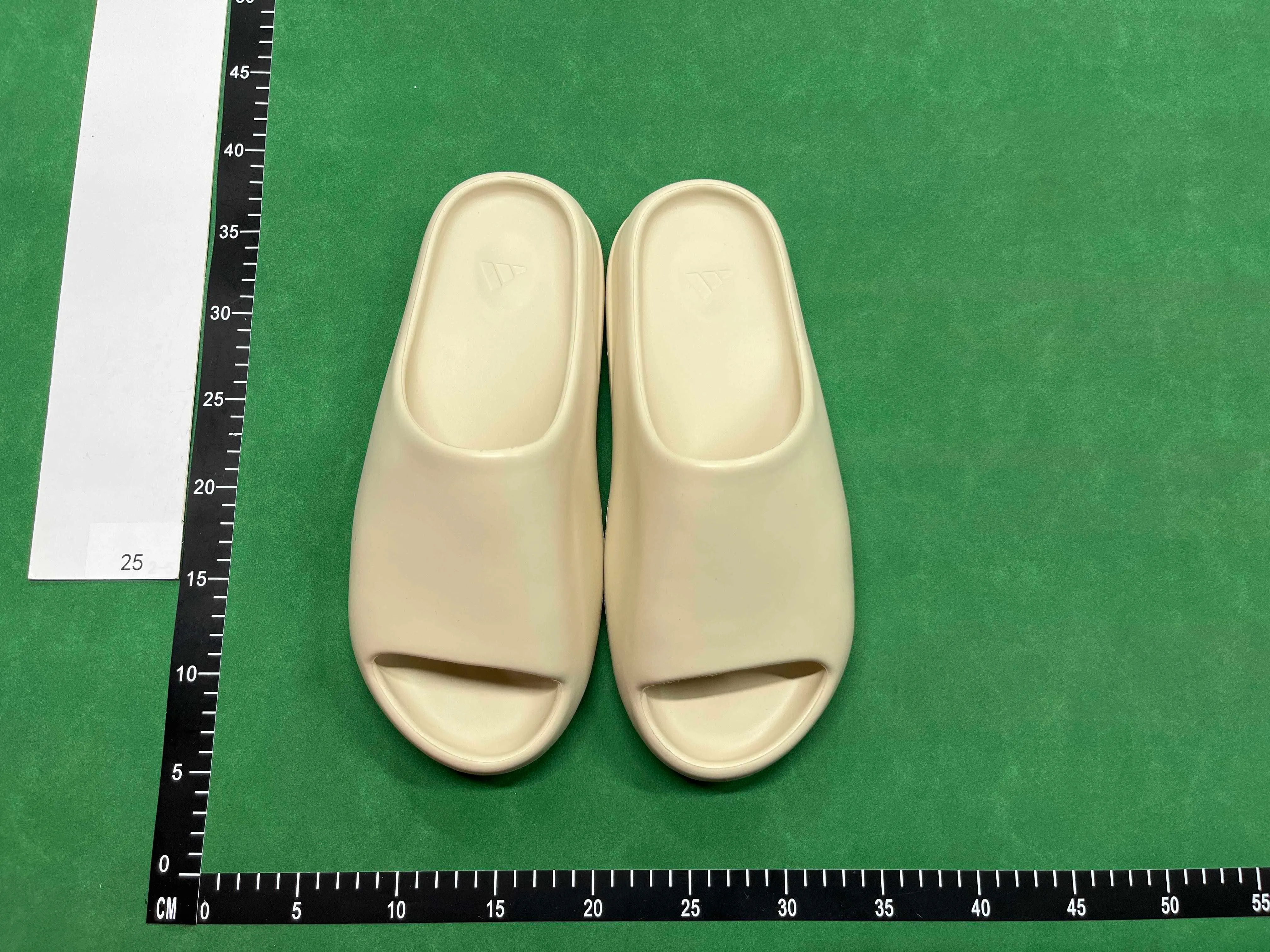 Adidas Yeezy Slide LW – photo 12