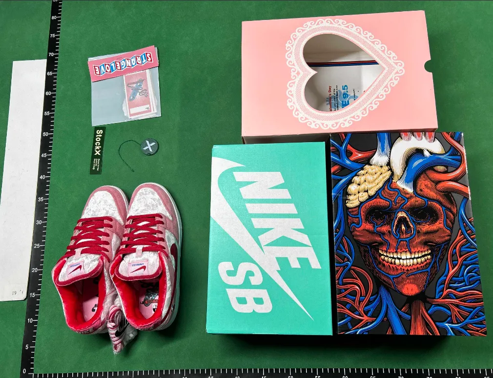 Nike SB Dunk Low StrangeLove Skateboards – photo 2